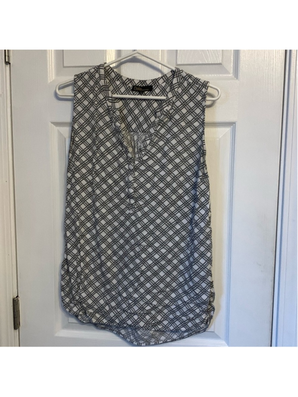 Dalia Black White V-Neck Lattice Pattern Top medium